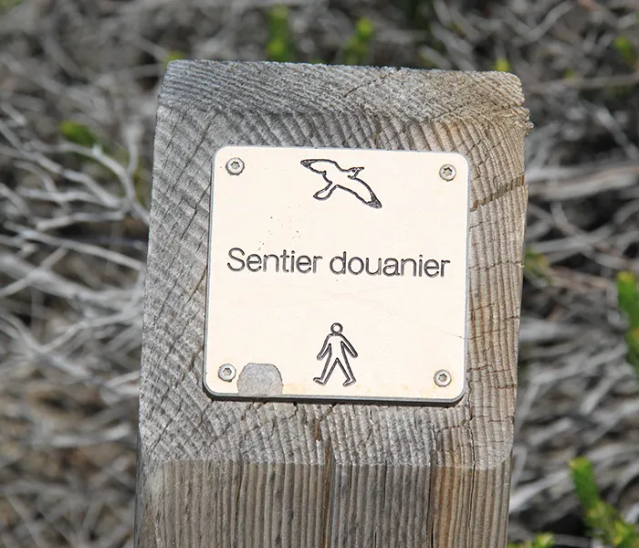 Parcourir le sentier des douaniers